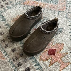 UGG Tazz Hickory Platform Slip-ons